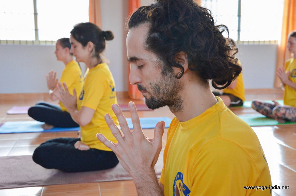 Aananda Yoga 