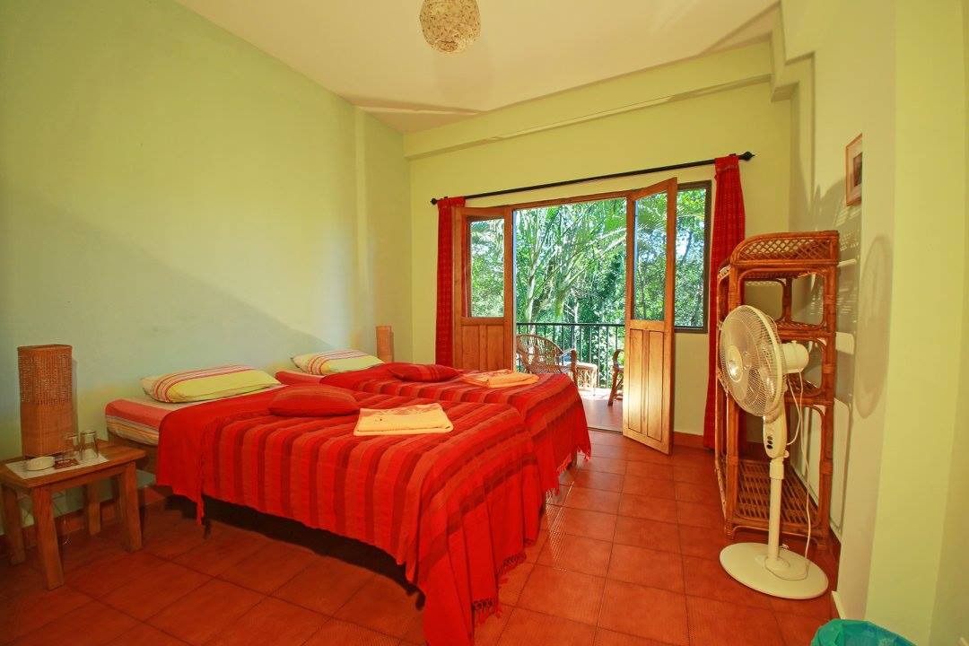 Chrissie's Hotel And Café Thekkady