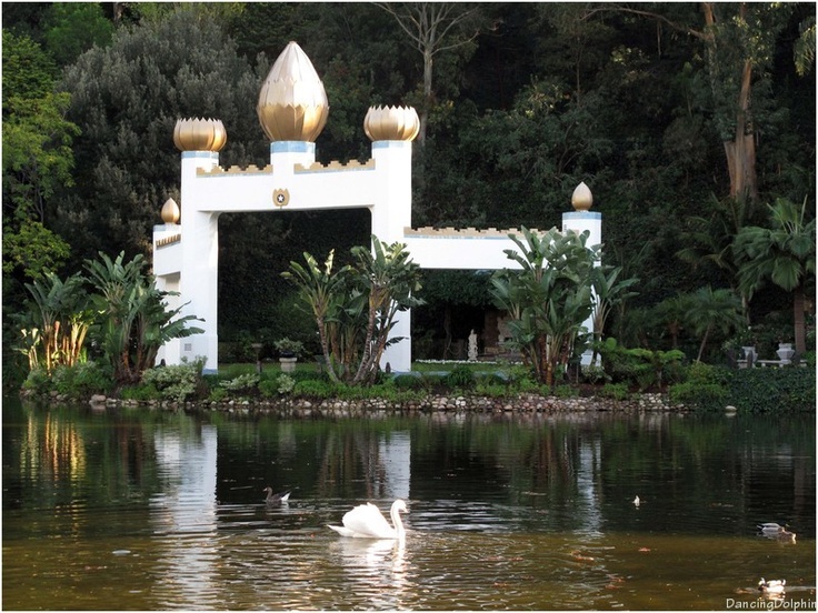 Self Realization Lake Shrine Temple 
