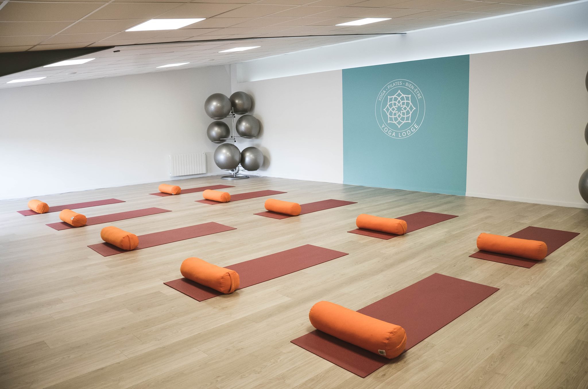 Yoga Lodge 