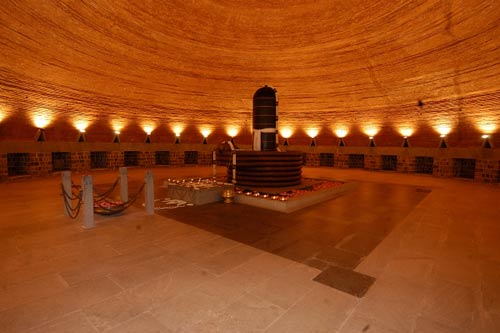 Dhyanalinga Meditation And Yoga Center India