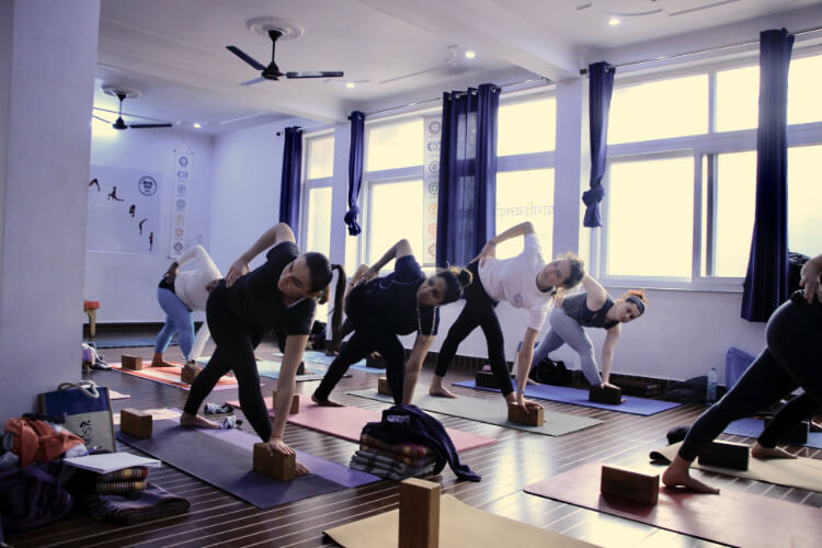 Om Yoga Academy5.jpg