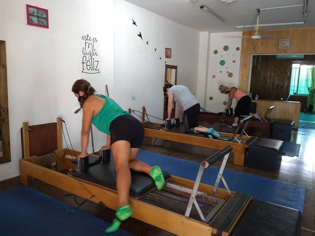 J & E PILATES TRAINING 