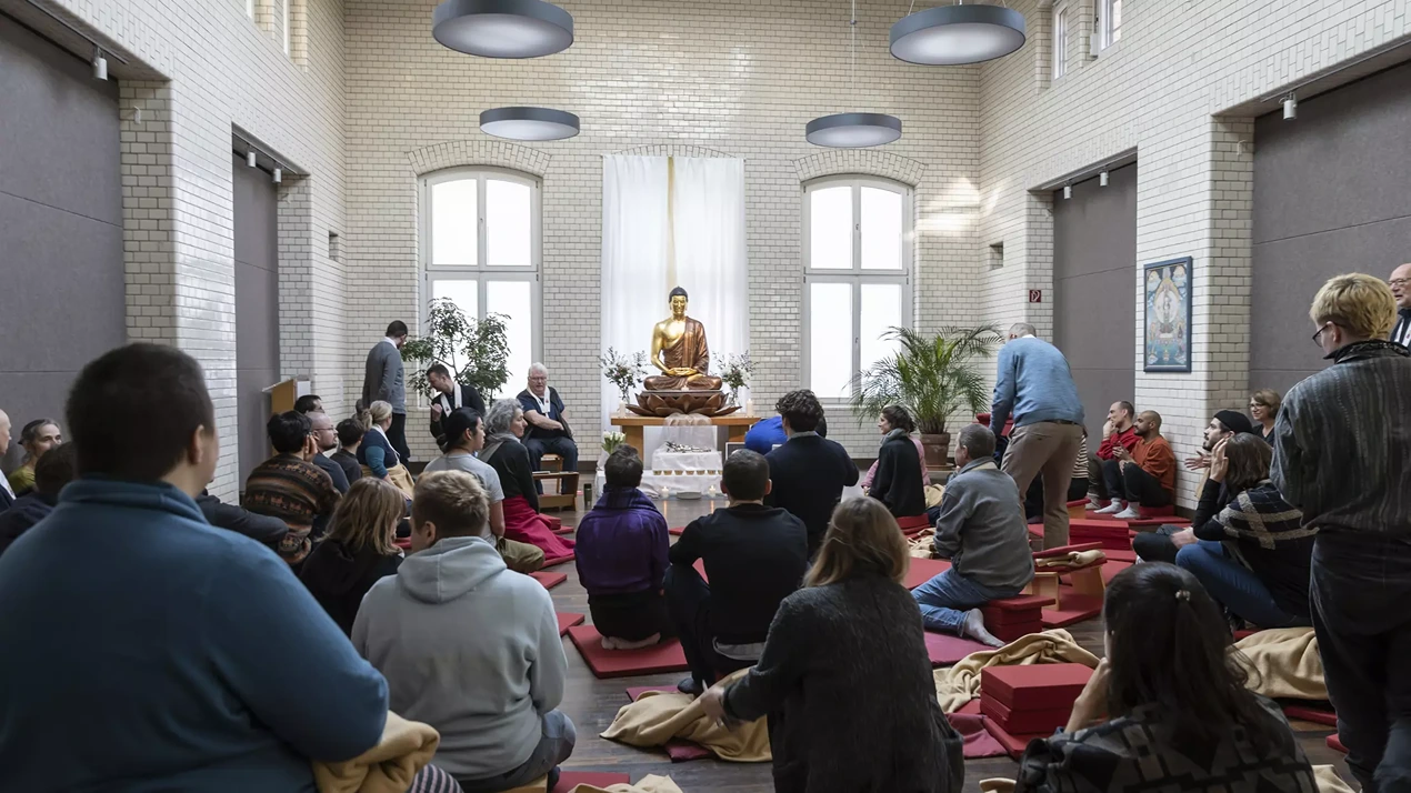 Buddhistisches Tor Berlin Germany