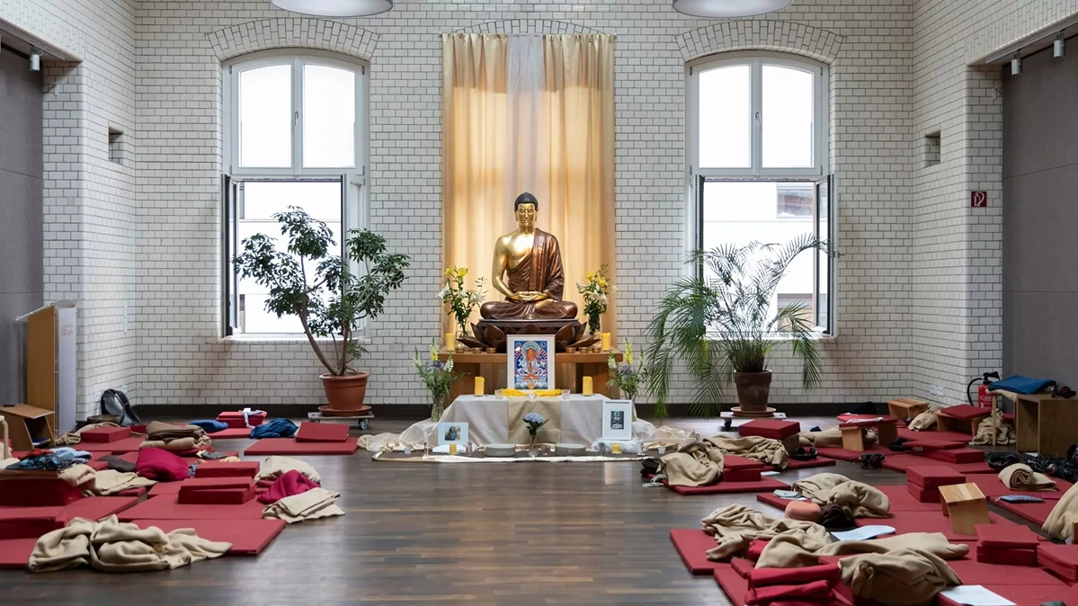Buddhistisches Tor Berlin Germany