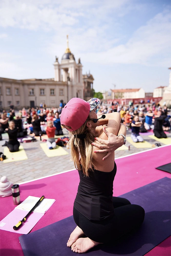 HAPPY YOGA 