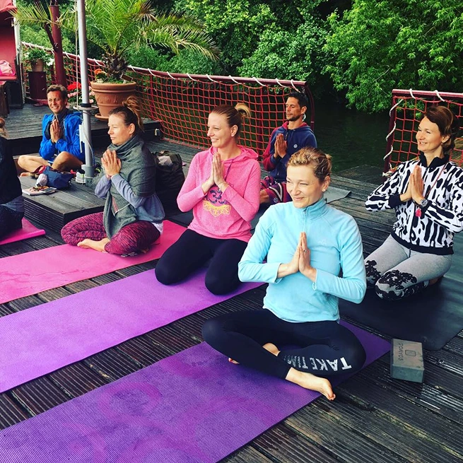 HAPPY YOGA 