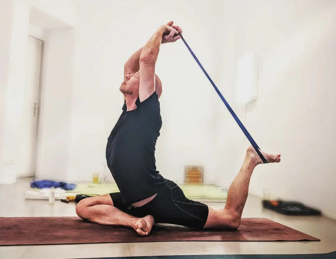 The Bowspring Practice. 21th Century Yoga 