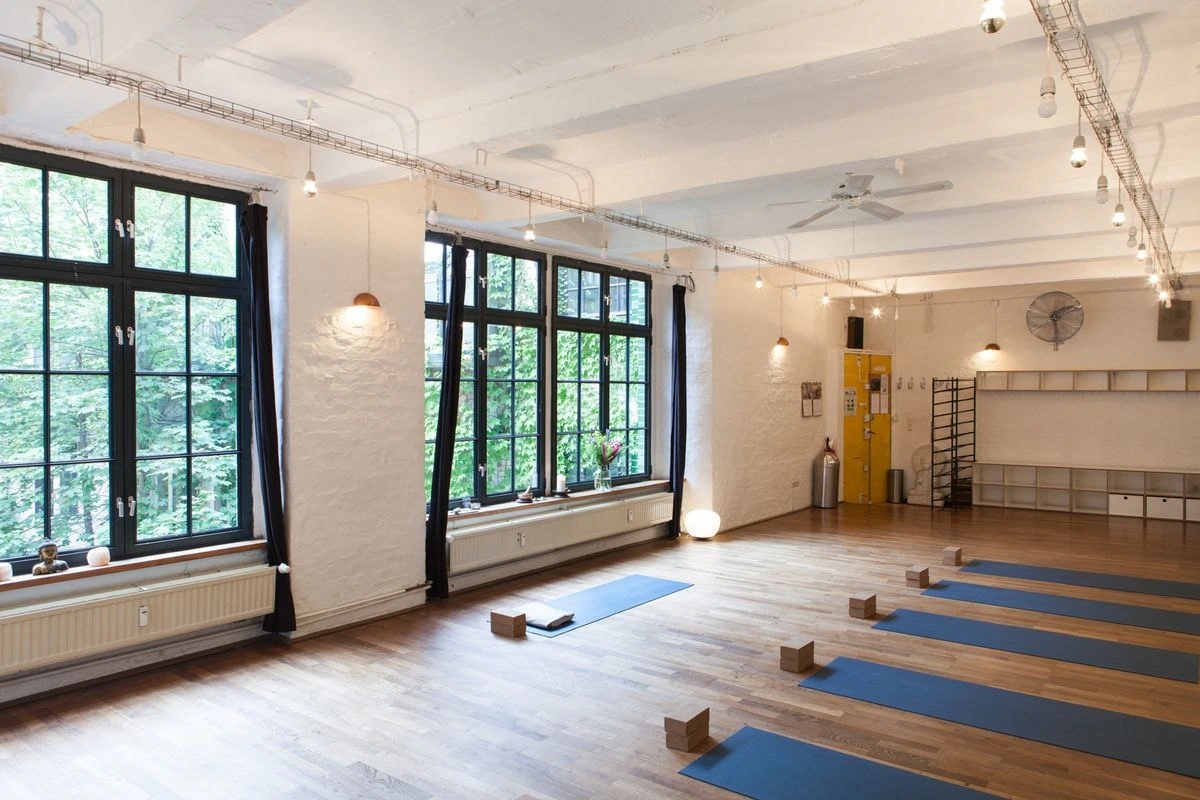 Yellow Yoga Gelber Raum Berlin