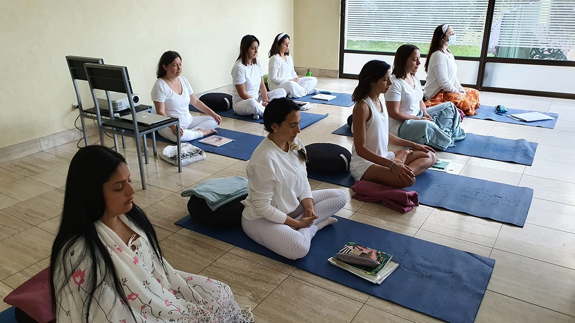 Escuela De Yoga Simran Kaur 