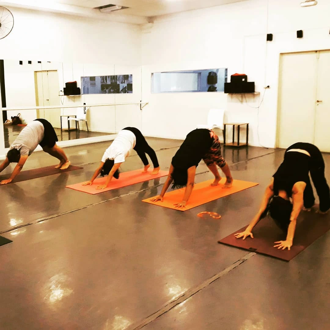 Espacio Interior Holístico Yoga Alineación Yoga Con Propósito