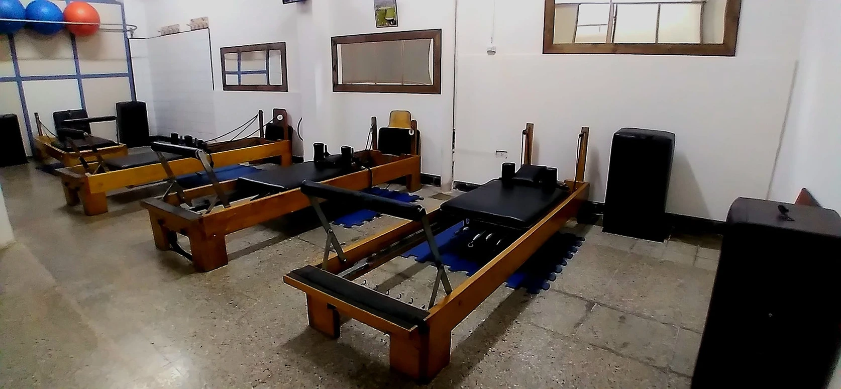 J & E PILATES TRAINING 