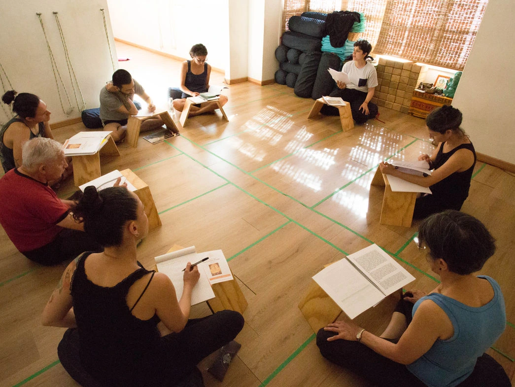 Nueva Escuela De Yoga