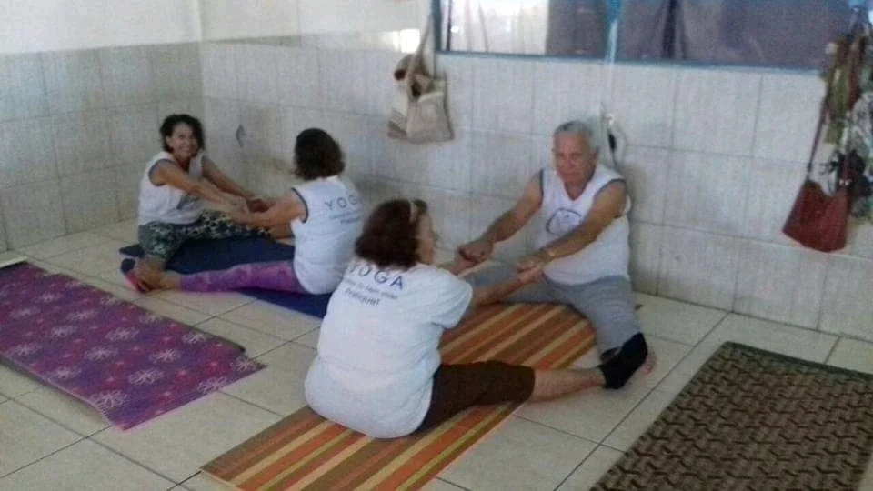 Yoga na Comunidade de Sobradinho Brazil