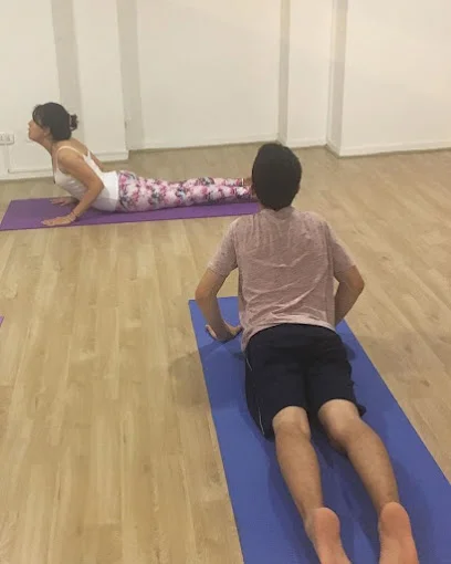 Centro de Yoga Suryanamaskar