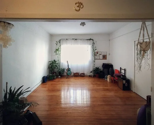 Espacio De Luz - Yoga & Mantras 