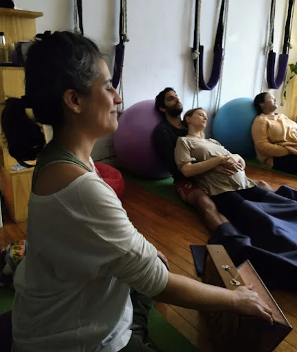 Espacio De Luz - Yoga & Mantras