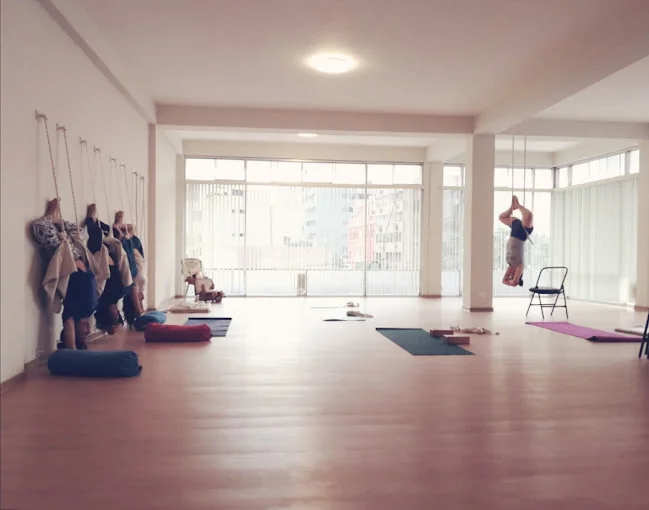 Samadhi Yoga Iyengar Perú 
