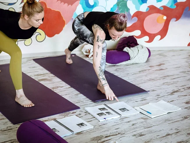 Frog Lotus Yoga International Cádiz