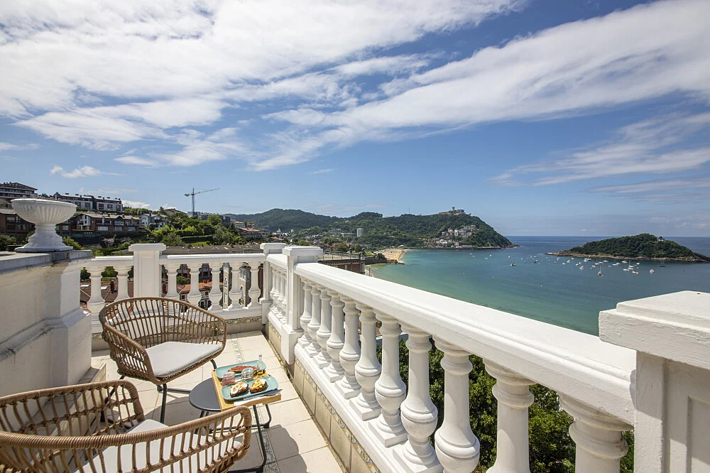 Hola Donostia Spain