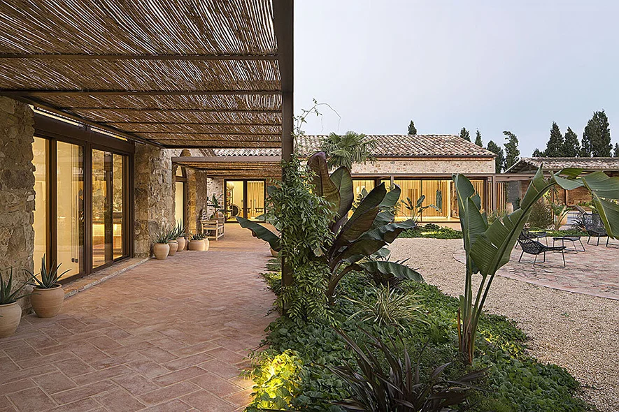 La Cura Retreats 