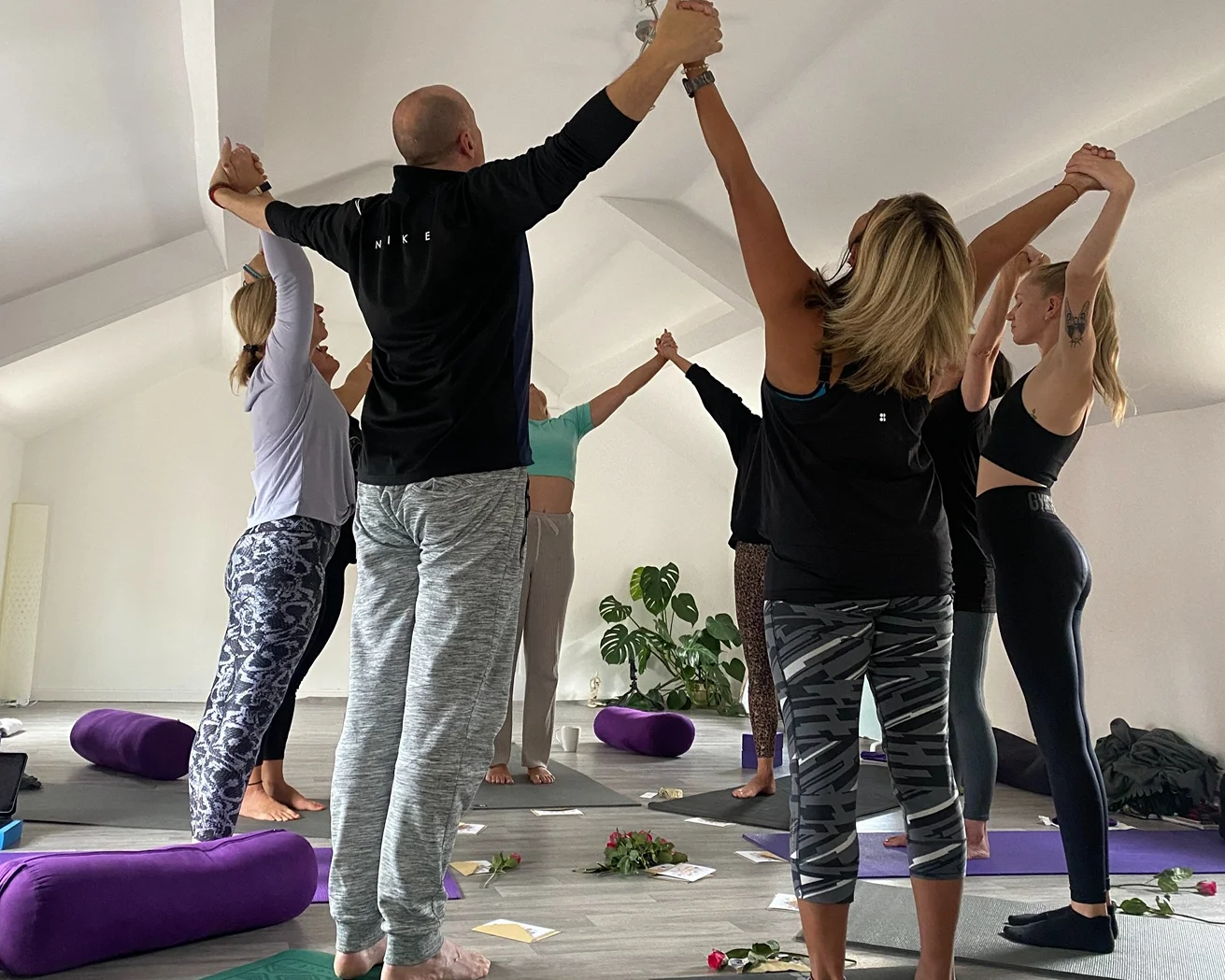 Tree Living Yoga Teacher Trainings & Retreats 