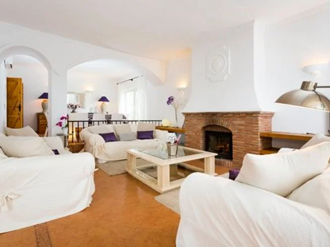 Tree Living Yoga Teacher Trainings & Retreats Cádiz