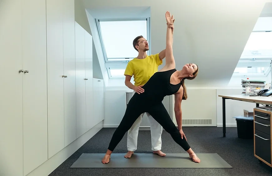 Yoga Auf Dem Stuhl