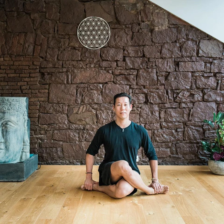 Yoga Studio Frankfurt - Health Coach Stephan Suh
