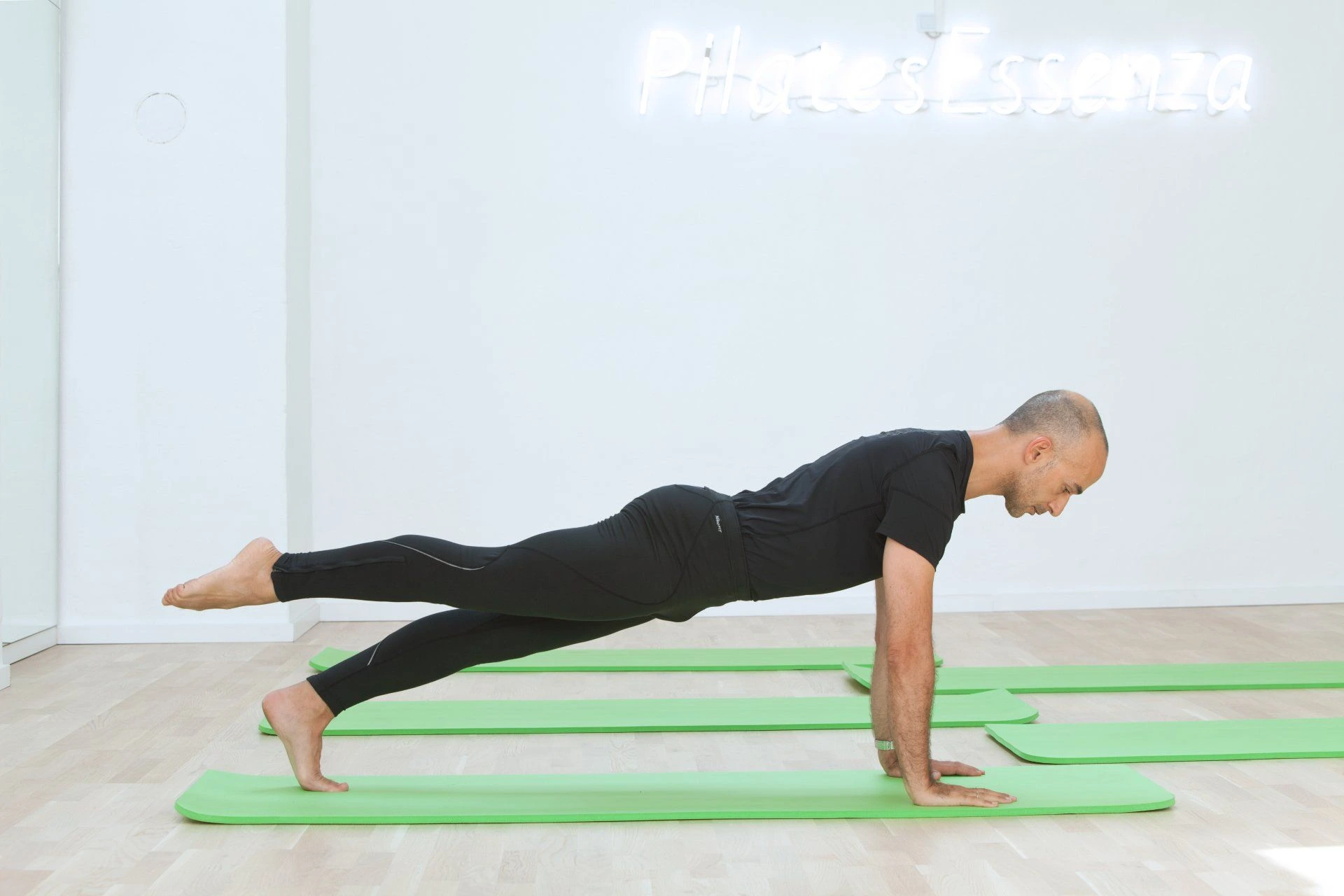 Pilates Essenza Düsseldorf Personal Training, Matten Und Geräte Kurse 