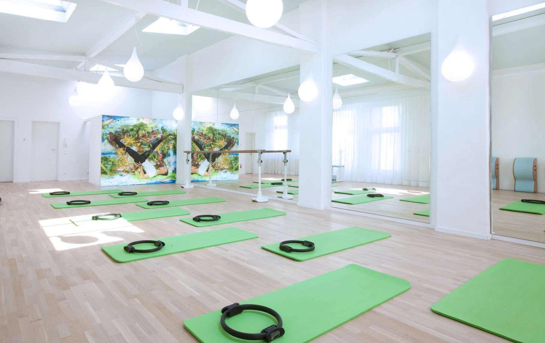Pilates Essenza Düsseldorf Personal Training, Matten Und Geräte Kurse Germany