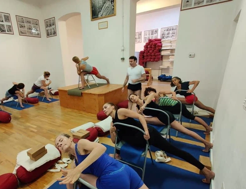 IYENGAR YOGA RAHASYA FIRENZE 