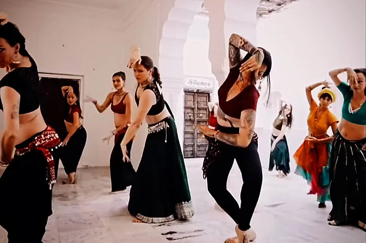 Roots Yoga Life 
