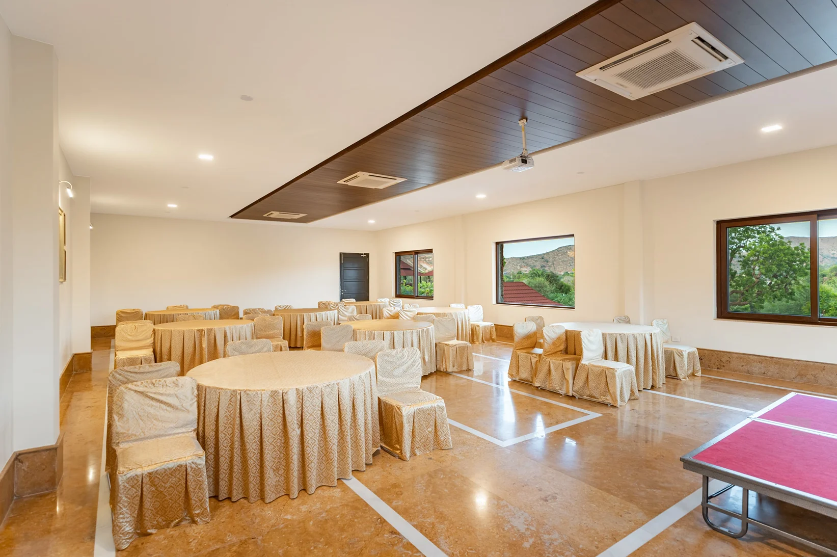 Sarasiruham Resort 