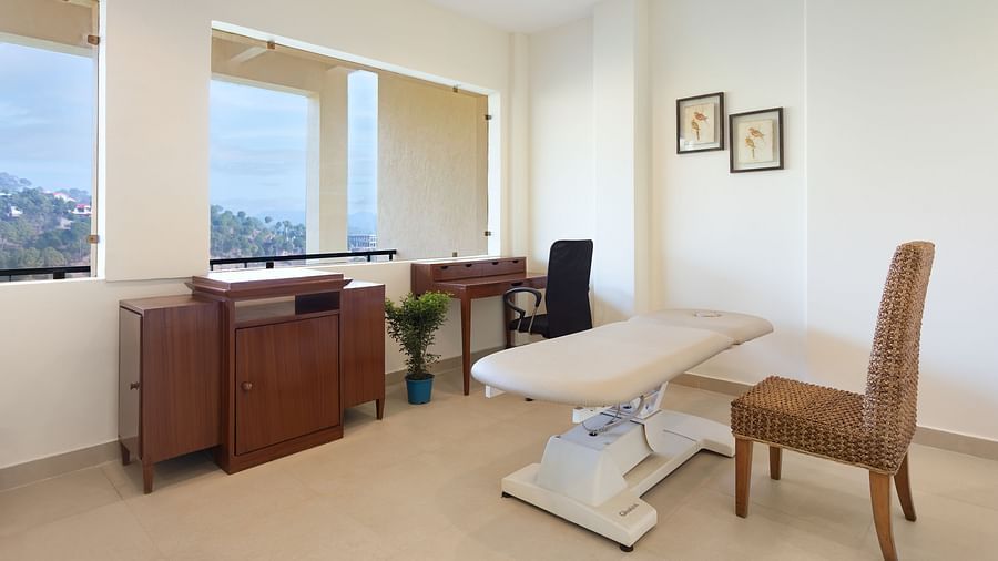 Suryavilas Luxury Resort and Spa Solan