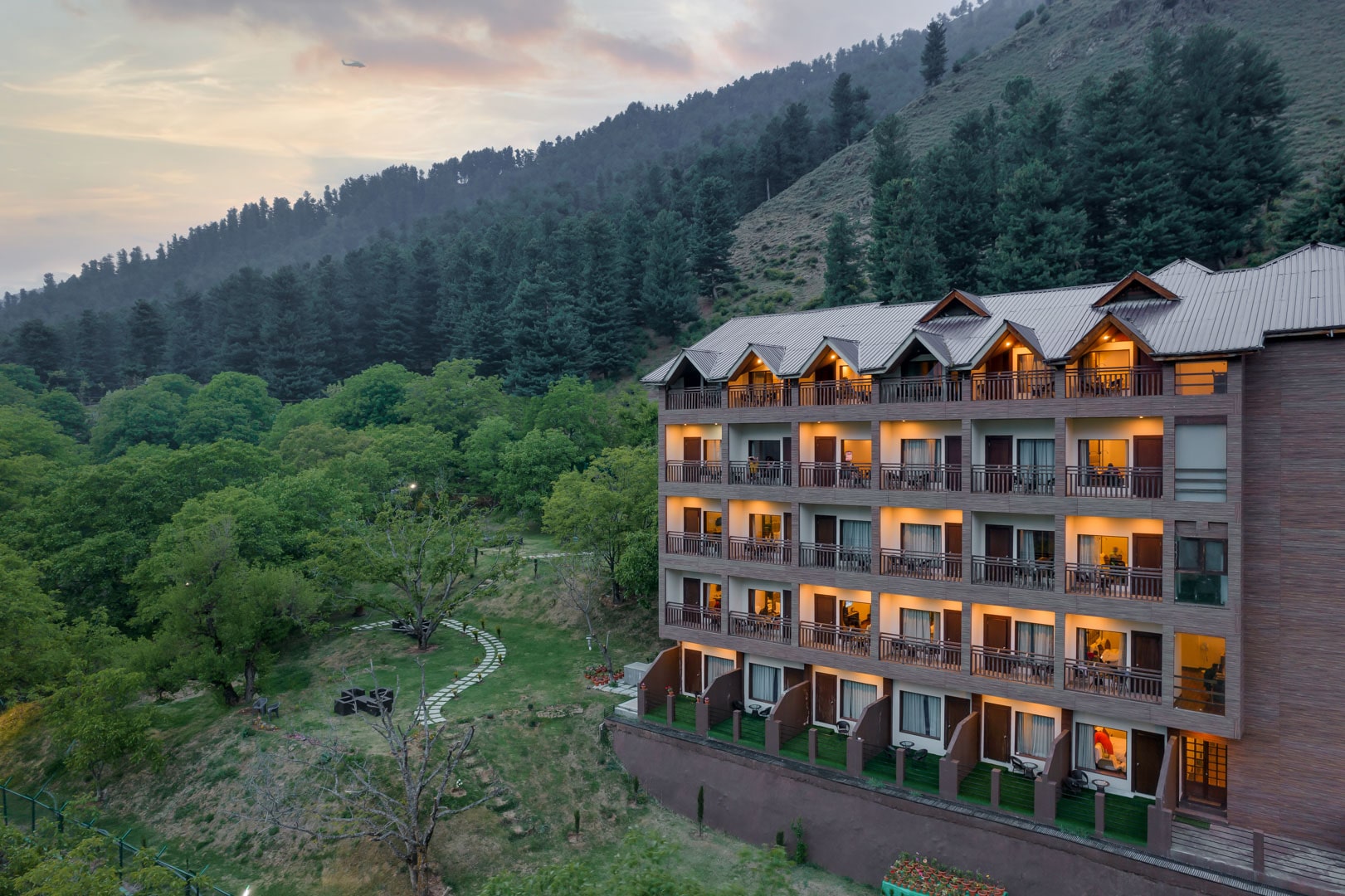 The Chinar Resort & Spa Image