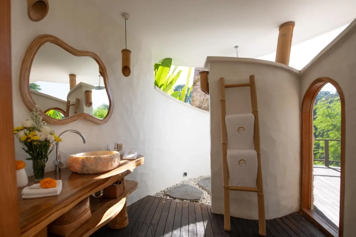 Solana Luxury Wellness Retreat 