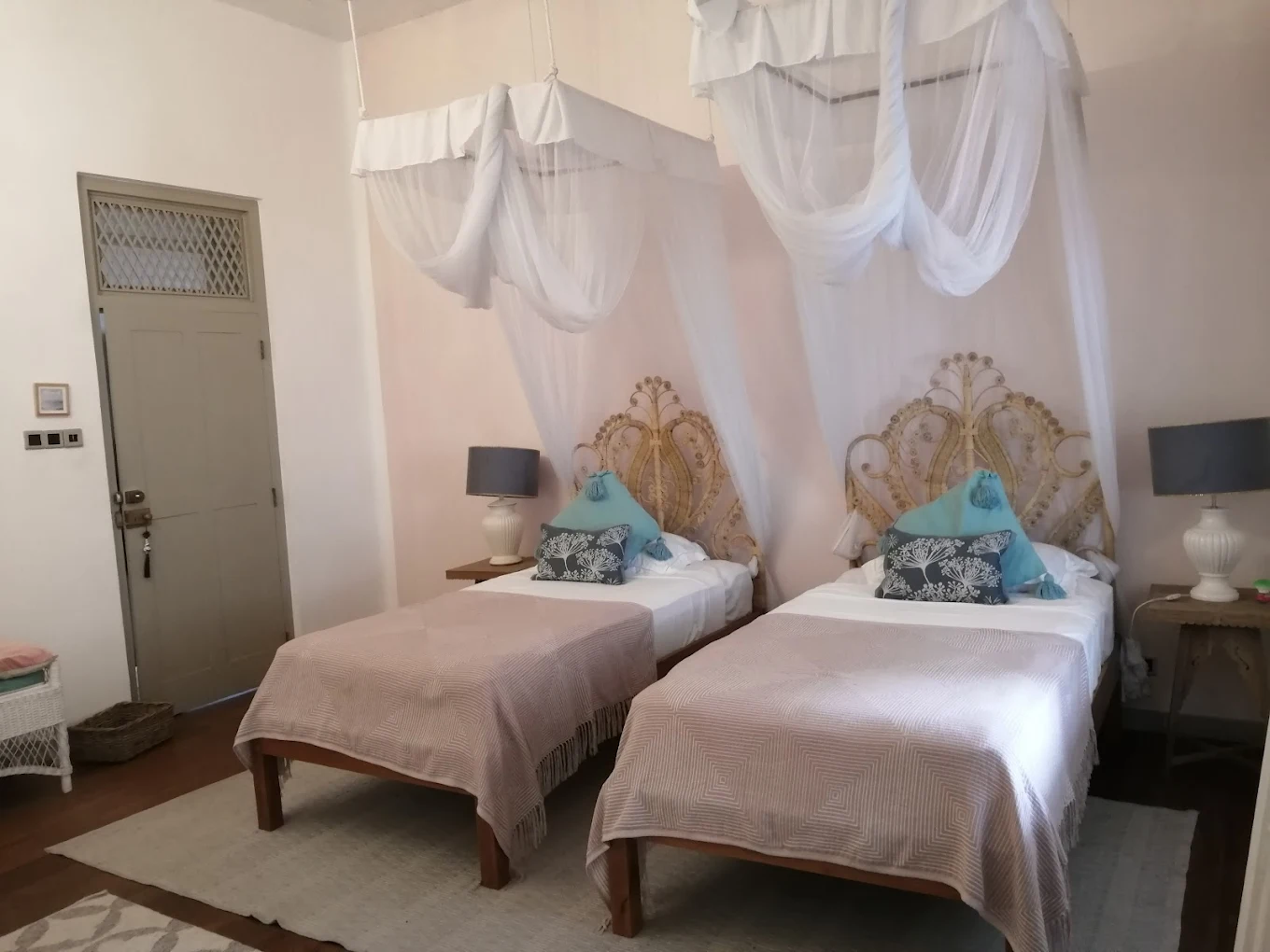 Prana Lounge & Home Holistic Health Yoga Center 
