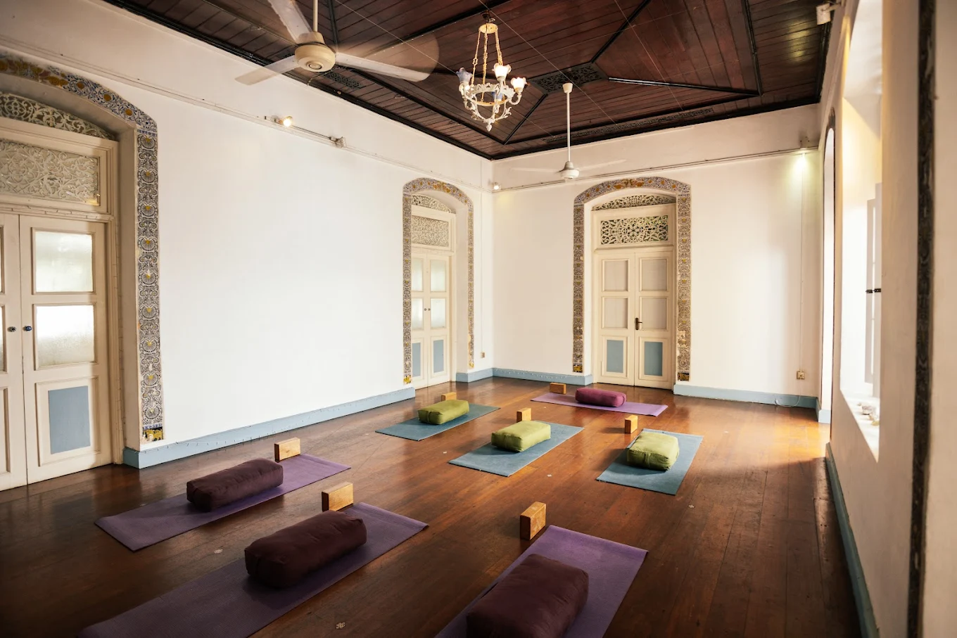 Prana Lounge & Home Holistic Health Yoga Center 