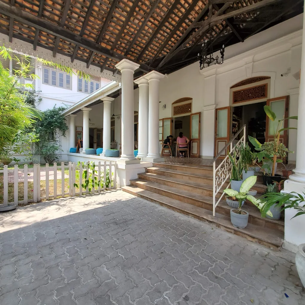 Prana Lounge & Home Holistic Health Yoga Center