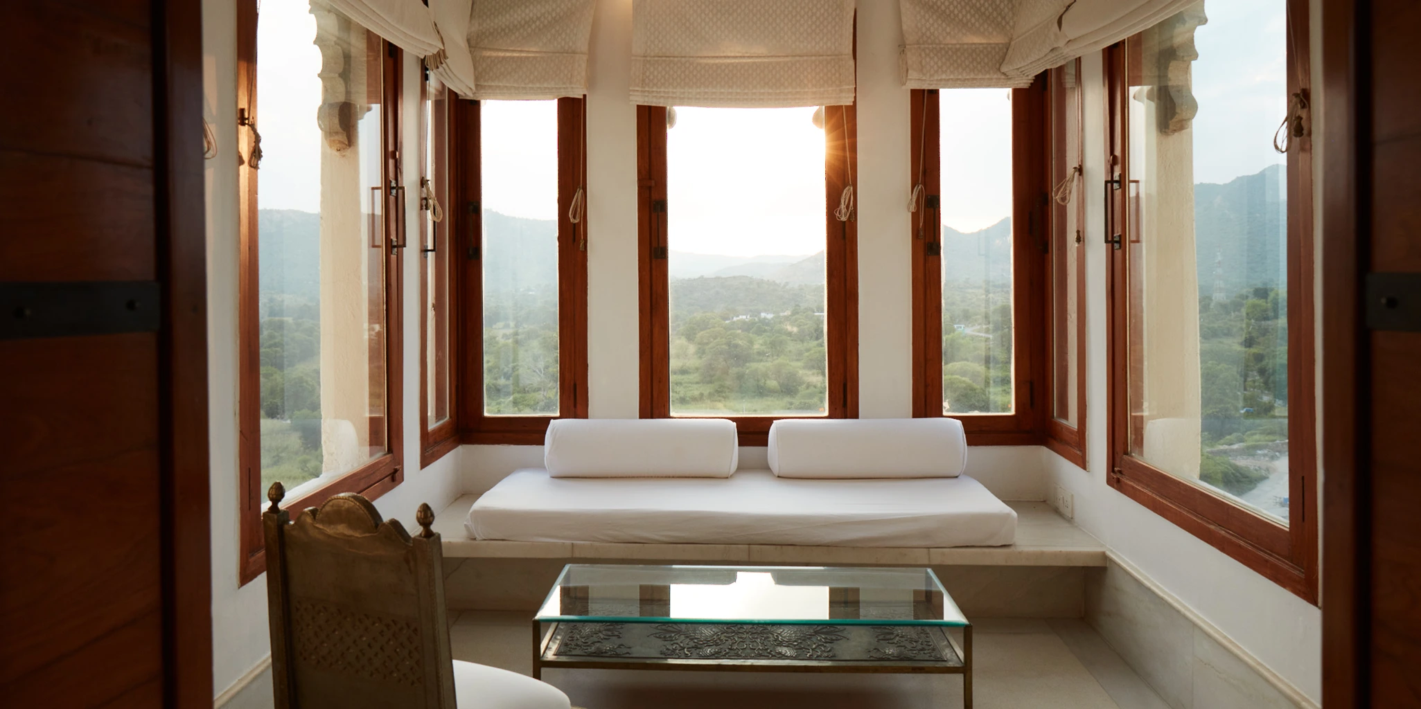 18. aravali suite (sitting area x view of the aravalis) - raas devigarh1729163179.webp