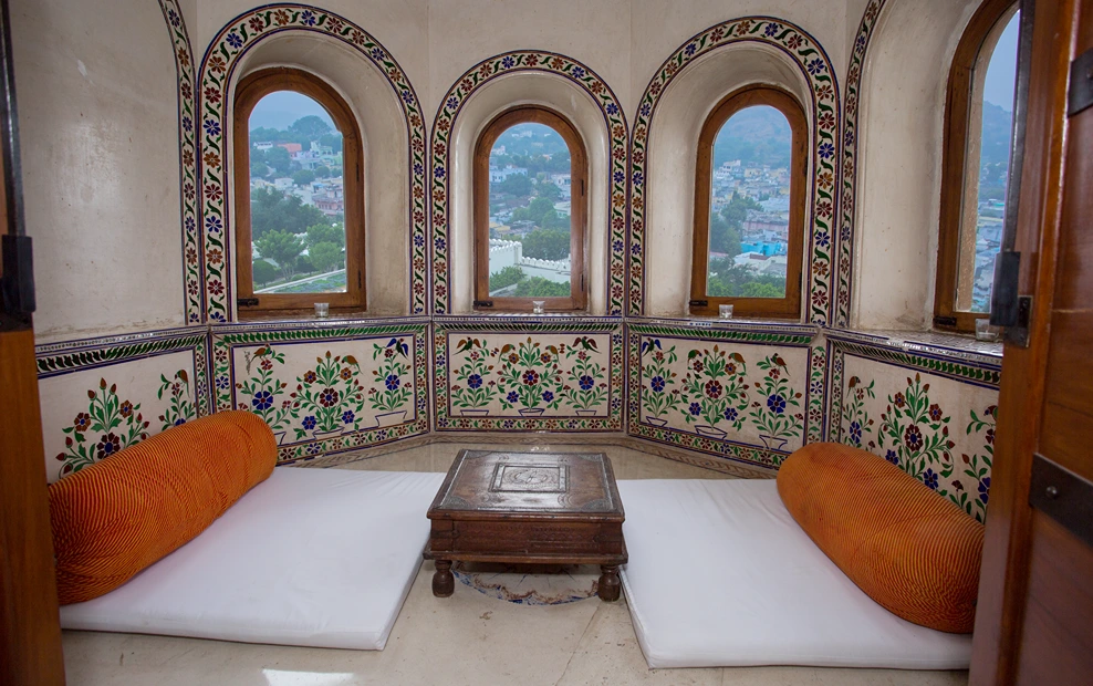 20. aravali suite (sitting area with a view) - raas devigarh x ravi solanki1729163179.webp