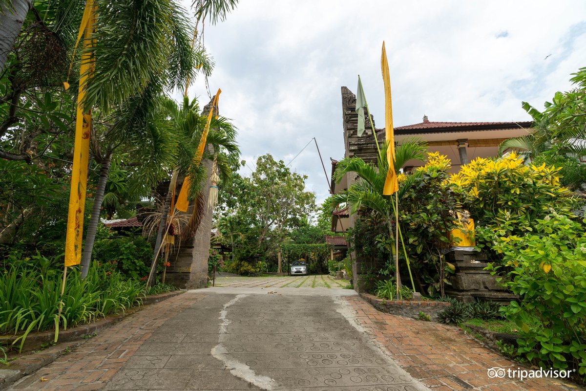 entrance--v153886601745557446.jpg