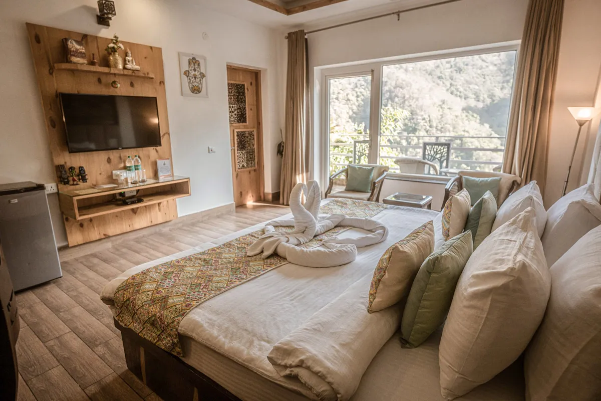 best-resort-retreat-hotel-room-in-rishikesh-himalayas-india-veda5-21749467906.webp