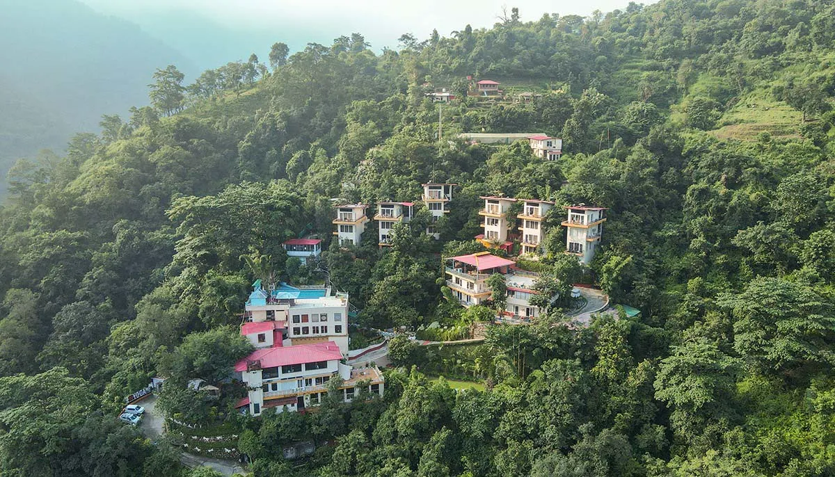 veda5-best-himalayan-retreat-in-rishikesh-india-ayurveda-panchakarma-naturopathy-yoga-wellness1749467908.webp