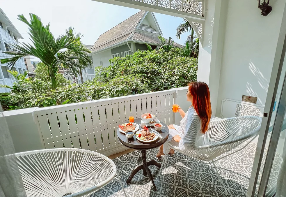 away-chiang-mai-thapae-vegan-escape-1800w1760416104.webp