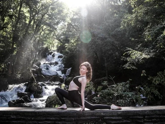 7 Day Bloom Into Spring Pranayama, Meditation, And Yoga Retreat With Lucie David In Soller, Spain24.webp