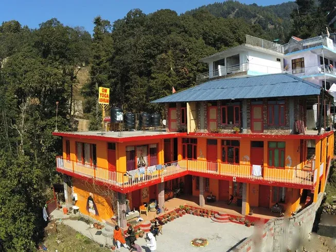 om yoga ashram 411754485640.webp