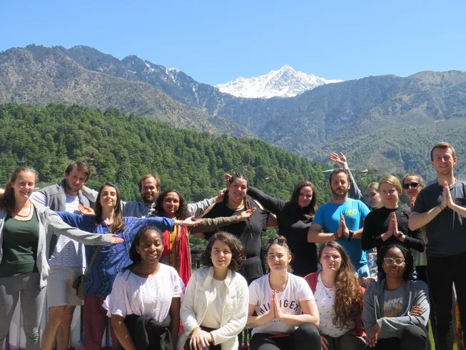 om yoga ashram 601754484875.webp