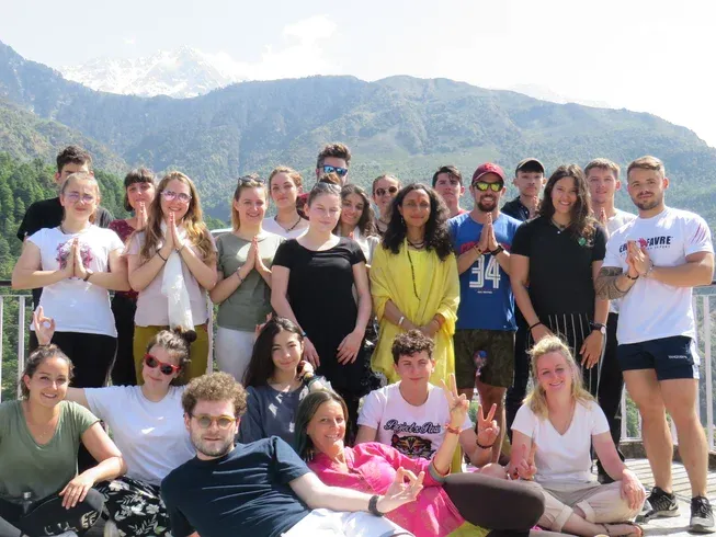 om yoga ashram 621754485660.webp